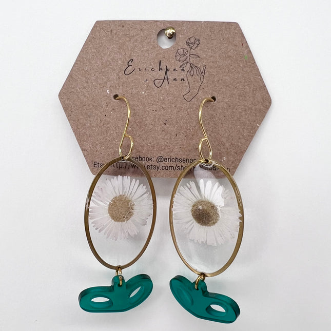 Clear w/ White Flower & Green Petals