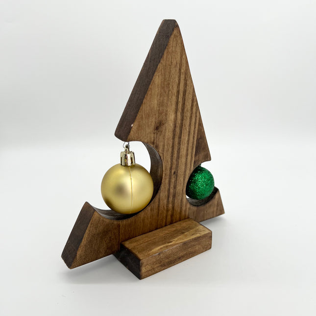 04 | Short Tree with Ornaments