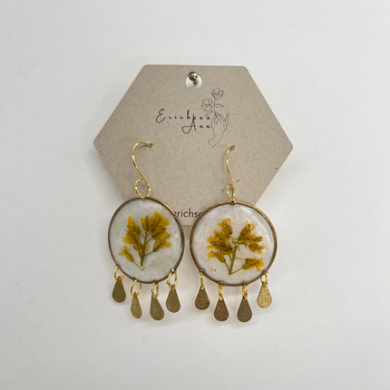 Shimmery White with Yellow Flowers