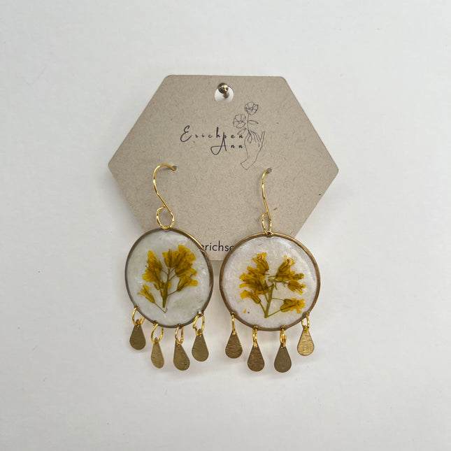 Shimmery White with Yellow Flowers