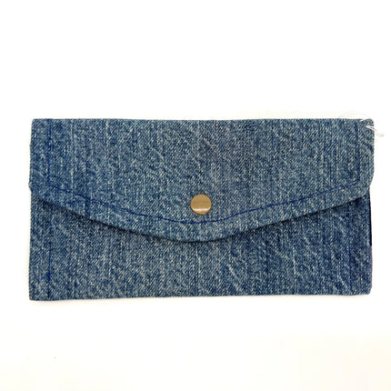 02| Snap-close Pouch