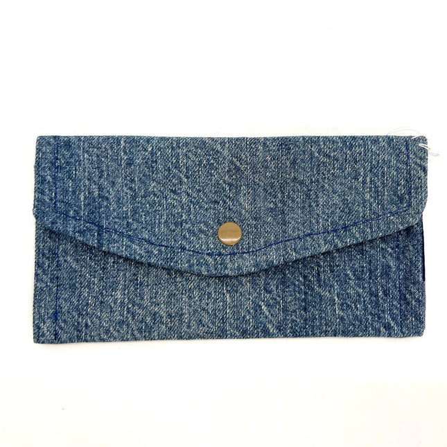 02| Snap-close Pouch