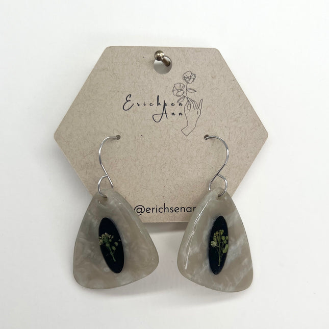 Swirl with Black & Green Flower