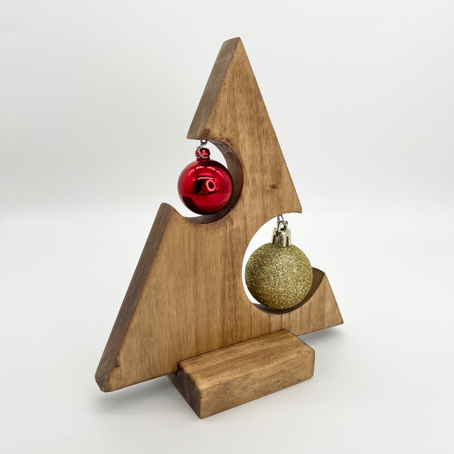 03 | Short Tree with Ornaments