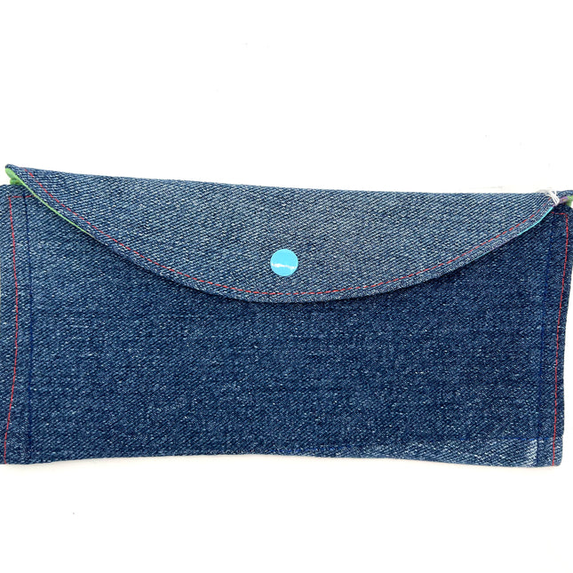 01| Snap-close Pouch