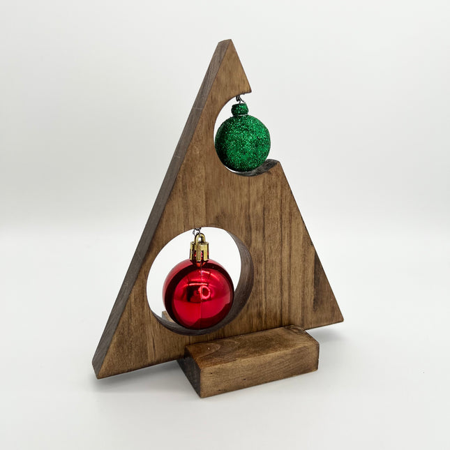 01 | Short Tree with Ornaments