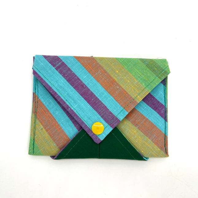 03| Snap-close Pouch